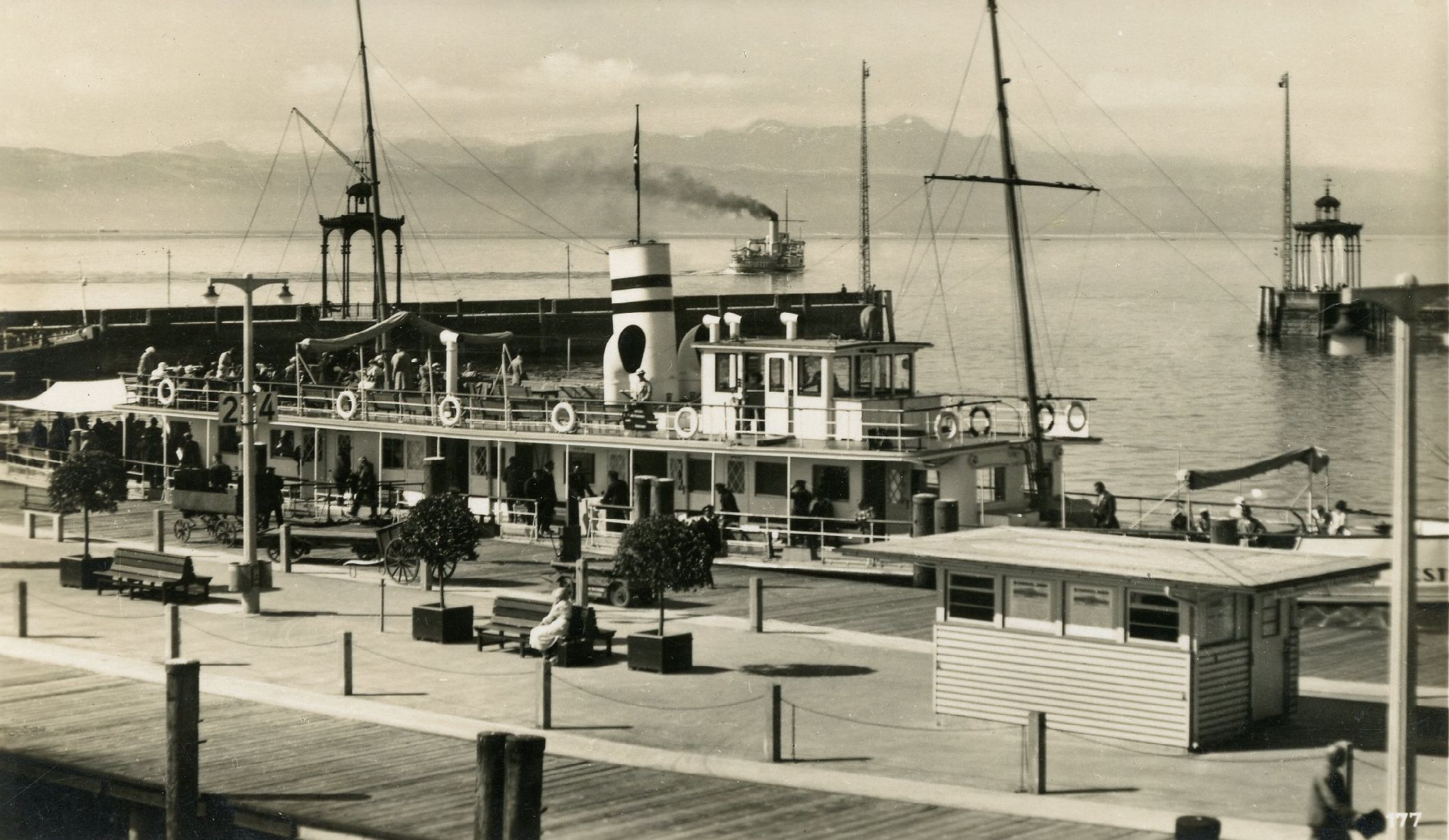 MS Oesterreich um 1933 im Hafen von Friedrichshafen   Bild: A. Heer