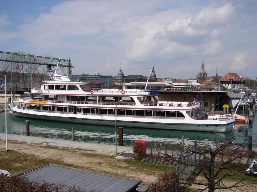 MS Stuttgart am 18.04.2006 nach seiner Verlegung im Konstanzer Werfthafen
