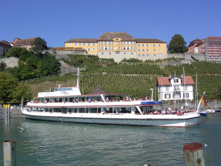MS Konstanz am 28.08.2004 am Platz 3 im Meersburger Hafen
