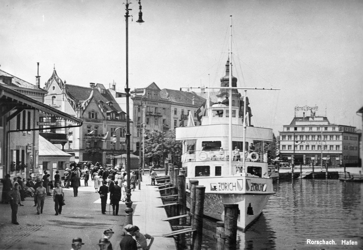 MS Zürich um 1940 im Hafen von Rorschach    Bild: A. Heer