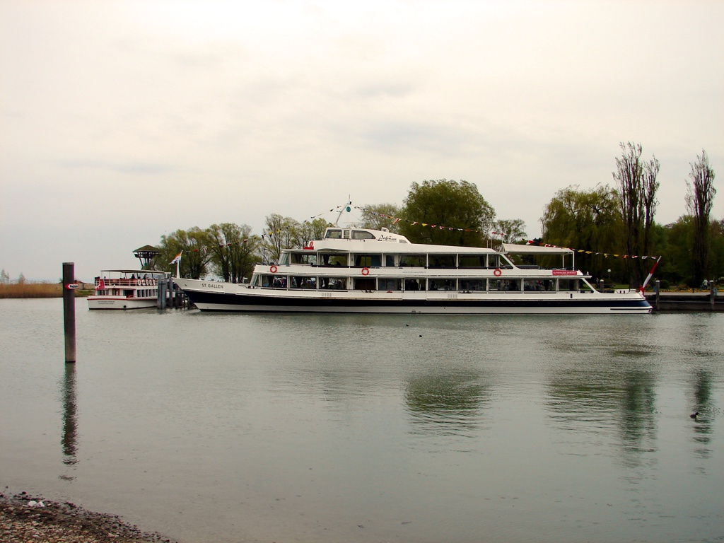 MS St. Gallen bei der Flottensternfahrt am 25.04.2015 in Kreuzlingen   Bild: Archiv Bodenseeschifffahrt.de
